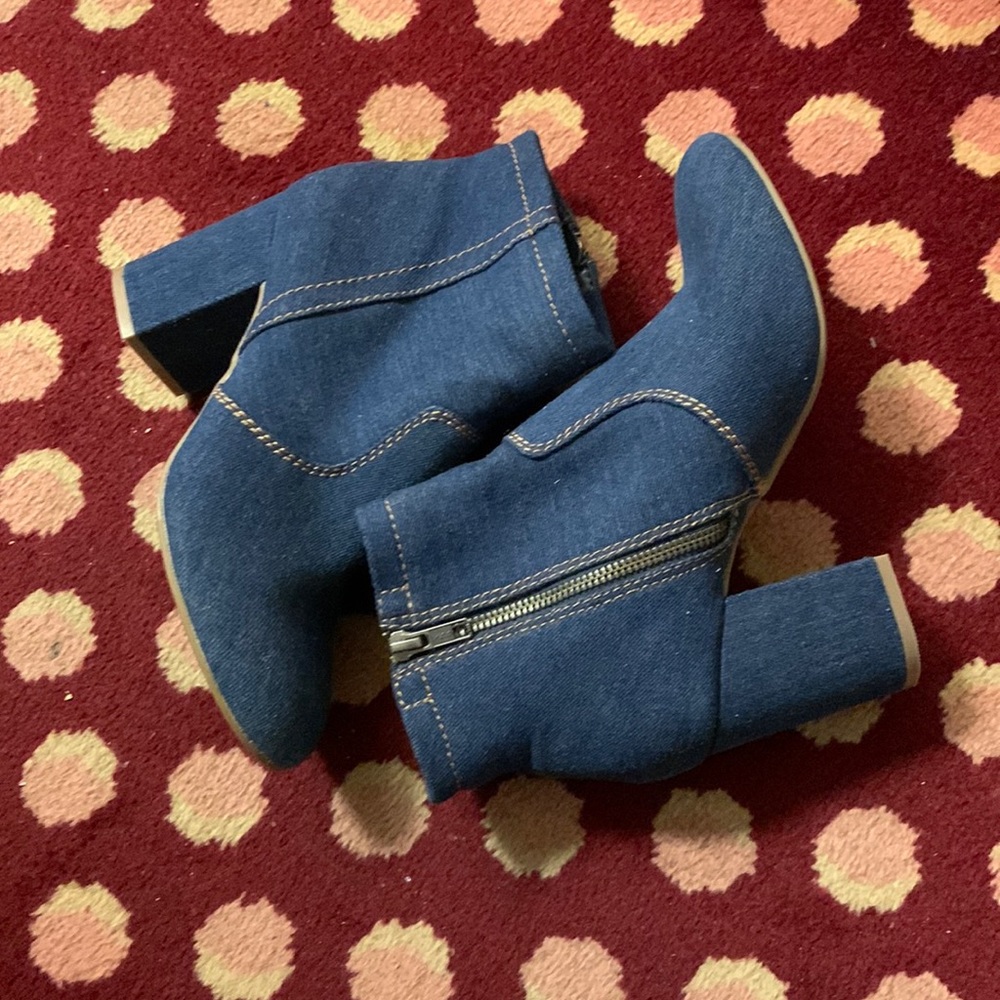 Size 7 American eagle denim booties